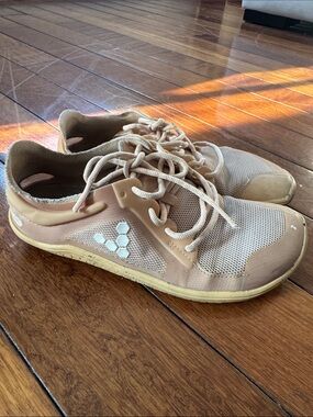 Rare vivo barefoot in peach